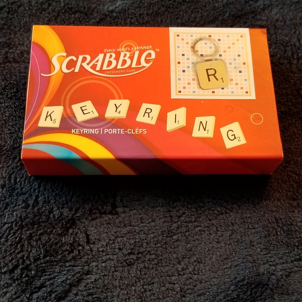 Scrabble 'R' tile keychain
